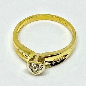 Real diamonds ring solid gold vintage